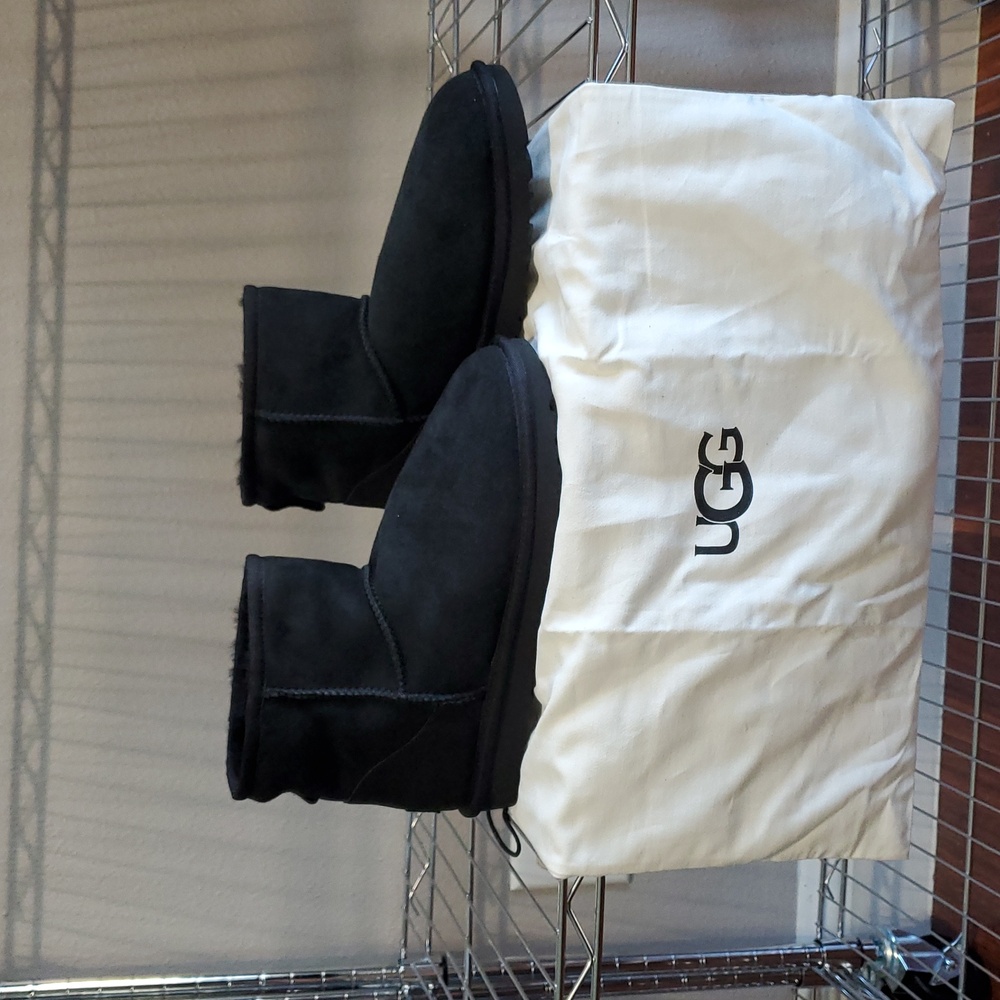 SOLD! NEW UGG Classic Short Suede Water-Repellent Black Boot Size8🖤 👢 - Picture 5 of 10